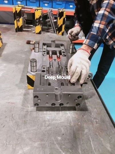 Molding pigiad maint bach